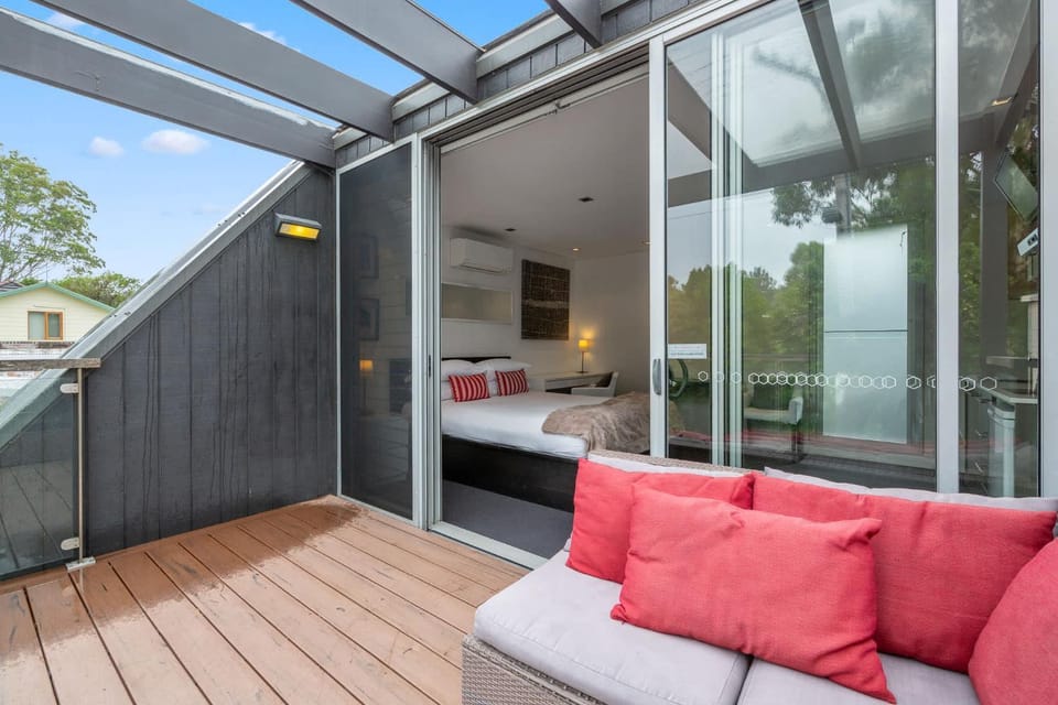 Camperdown Parkside Studio Apartment in Sydney