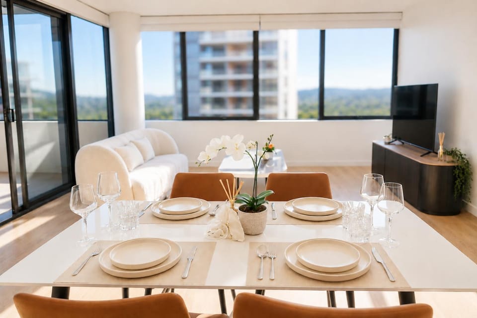 TV and multimedia, Living room, Seating area, Dining area, City view