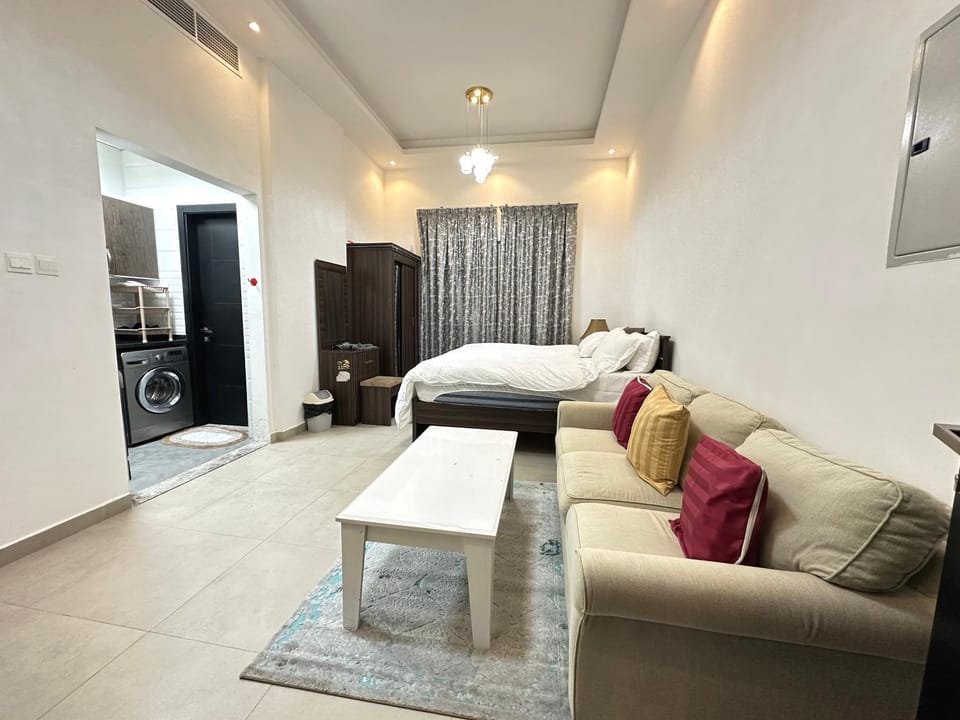 Bed, TV and multimedia, Living room, Photo of the whole room, Seating area