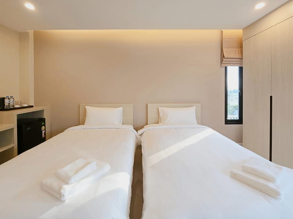 Bed, Bedroom, towels