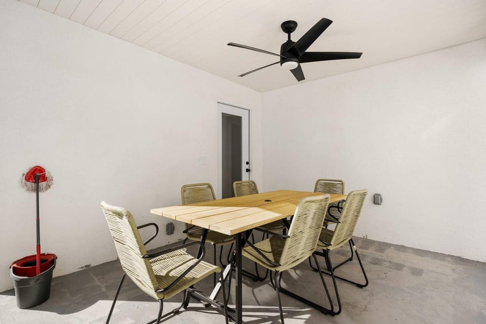 Marbella Lane - Cityside Haven w Touch of Charm House in Carson