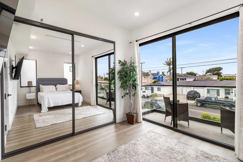 Marbella Lane - Luxi 4BR Haven w Skyscape Views House in Huntington Beach