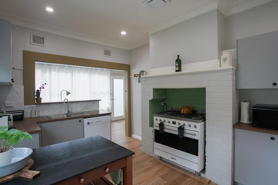 Kitchen or kitchenette, dishwasher, oven, pet friendly, stove, toaster