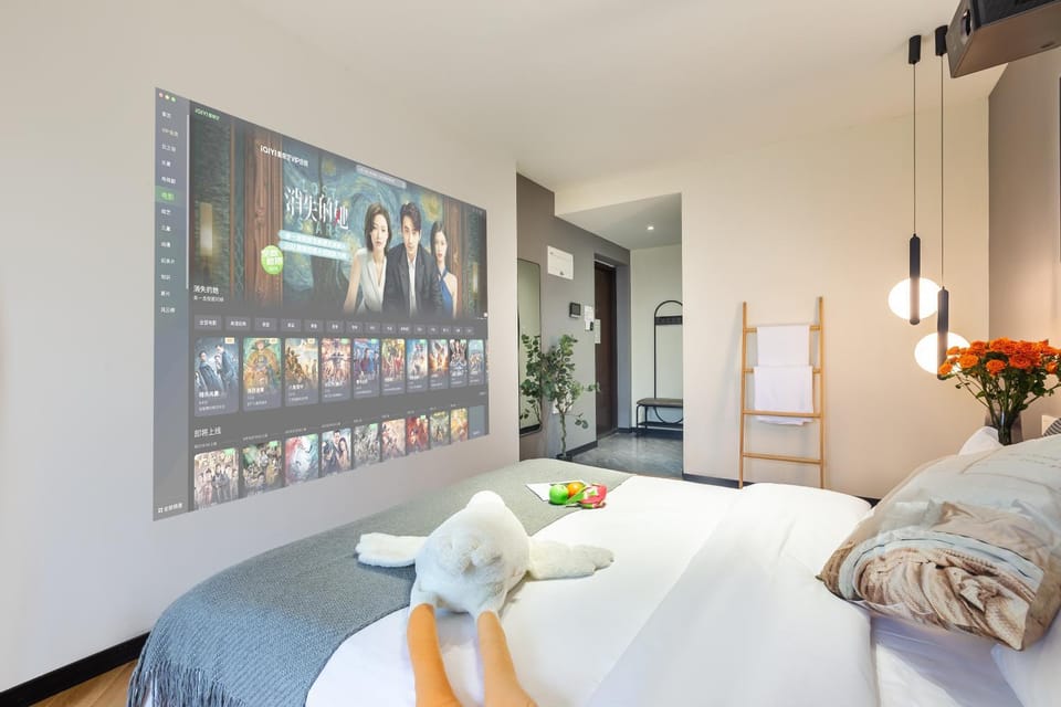 Bed, TV and multimedia, Photo of the whole room
