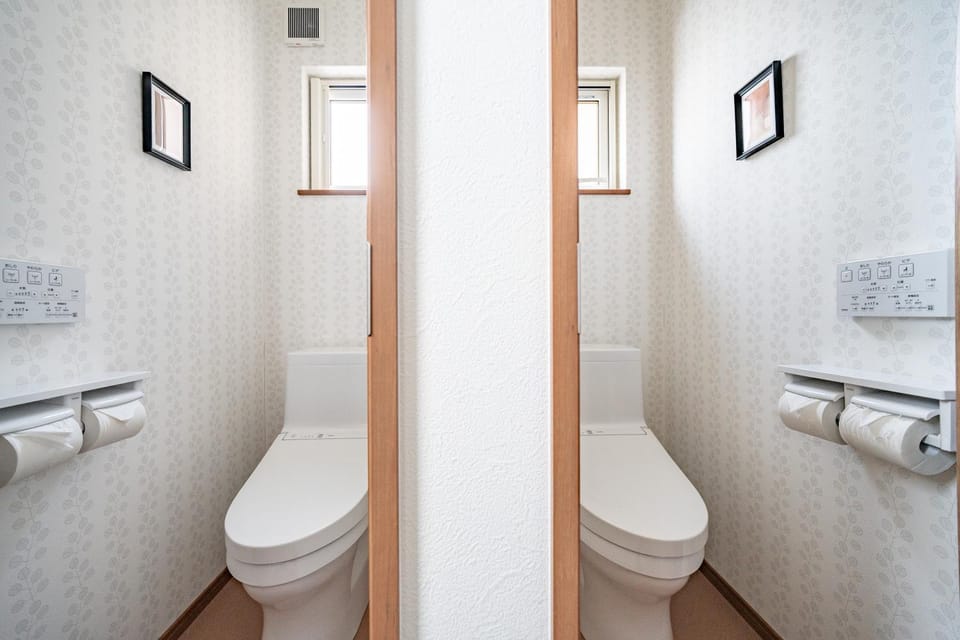 Toilet, bidet