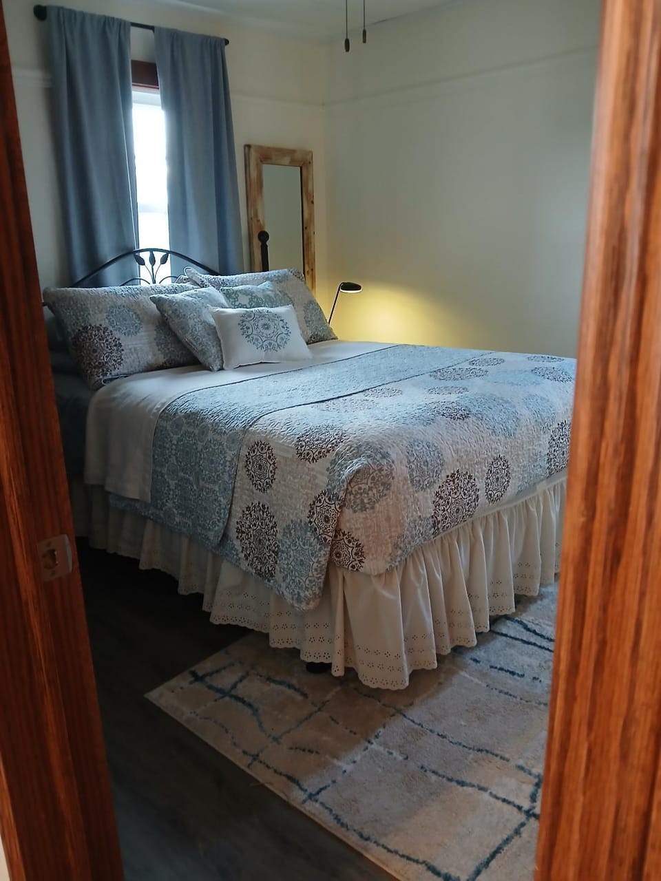 5 blocks from the hospital! Apartment in Bismarck