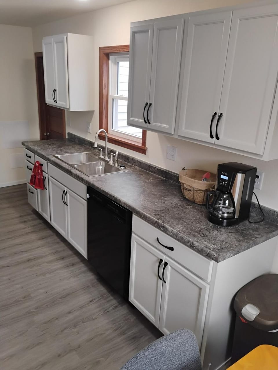 5 blocks from the hospital! Apartment in Bismarck