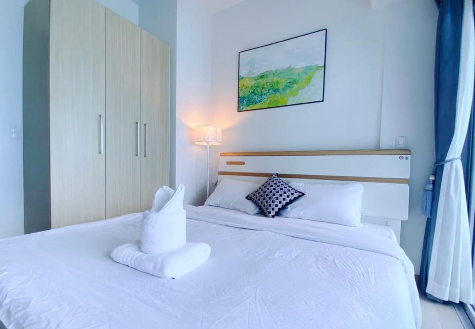 Bed, Photo of the whole room, Bedroom, towels, wardrobe