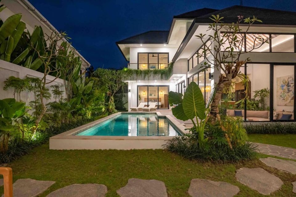 Villa Malami - Spacious Luxury Villa, 5 minutes to the Beach Villa in North Kuta