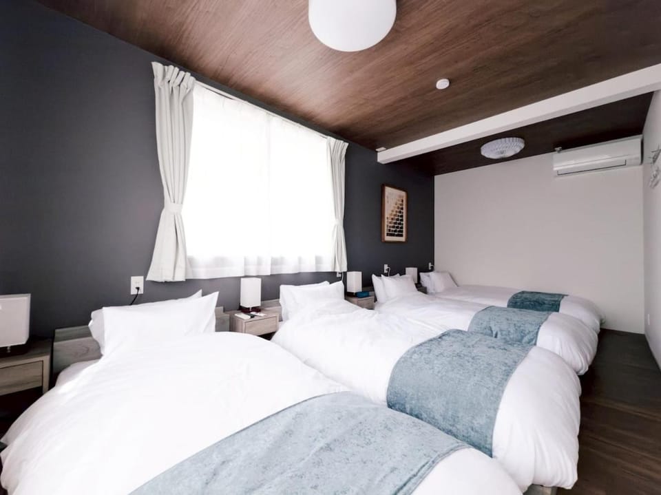 Photo of the whole room, Bedroom, air conditioner
