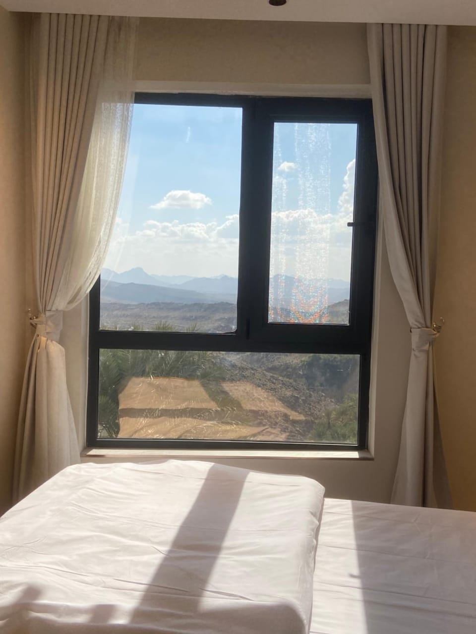 Bed, Natural landscape, Photo of the whole room, Bedroom, Mountain view