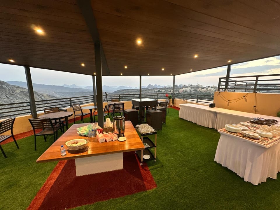 View (from property/room), Food and drinks, Seating area, Dining area, Food, Mountain view