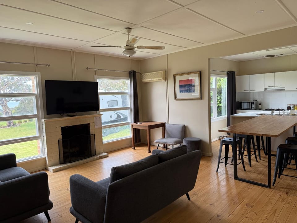 Communal lounge/ TV room