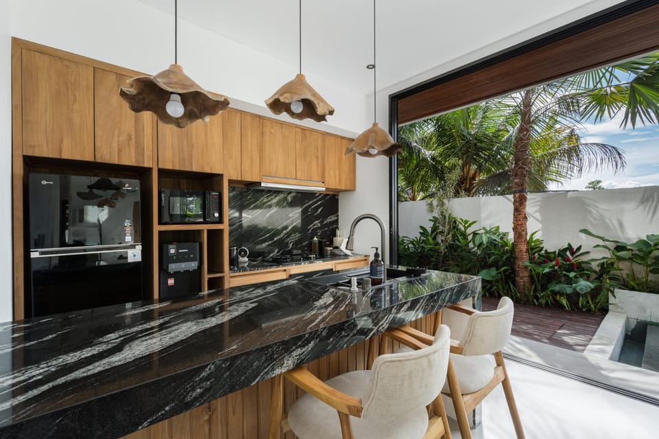 Coffee/tea facilities, Kitchen or kitchenette, stove