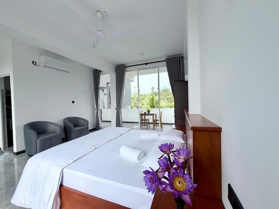 Bed, Seating area, Bedroom