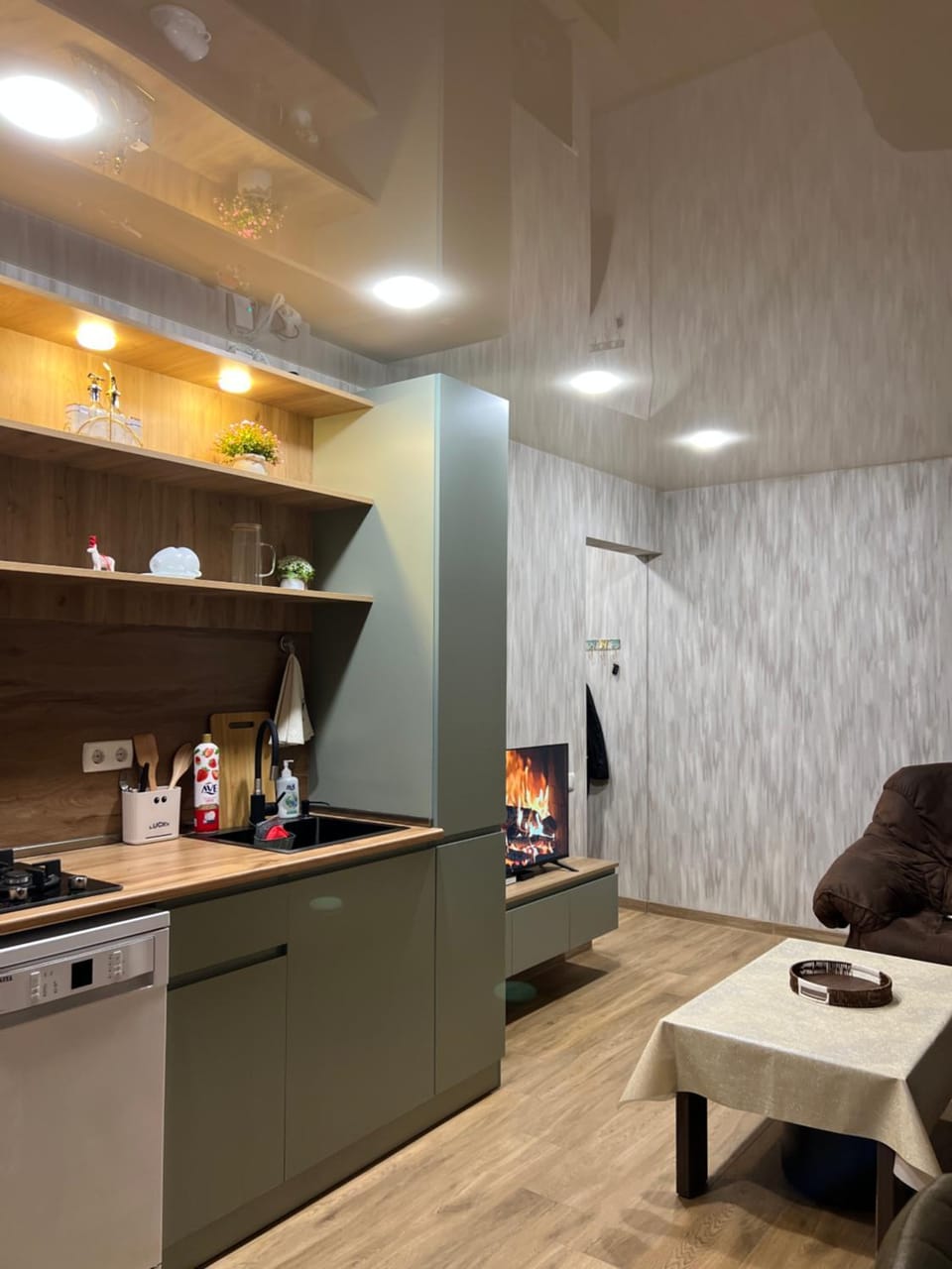 TV and multimedia, Kitchen or kitchenette, Living room