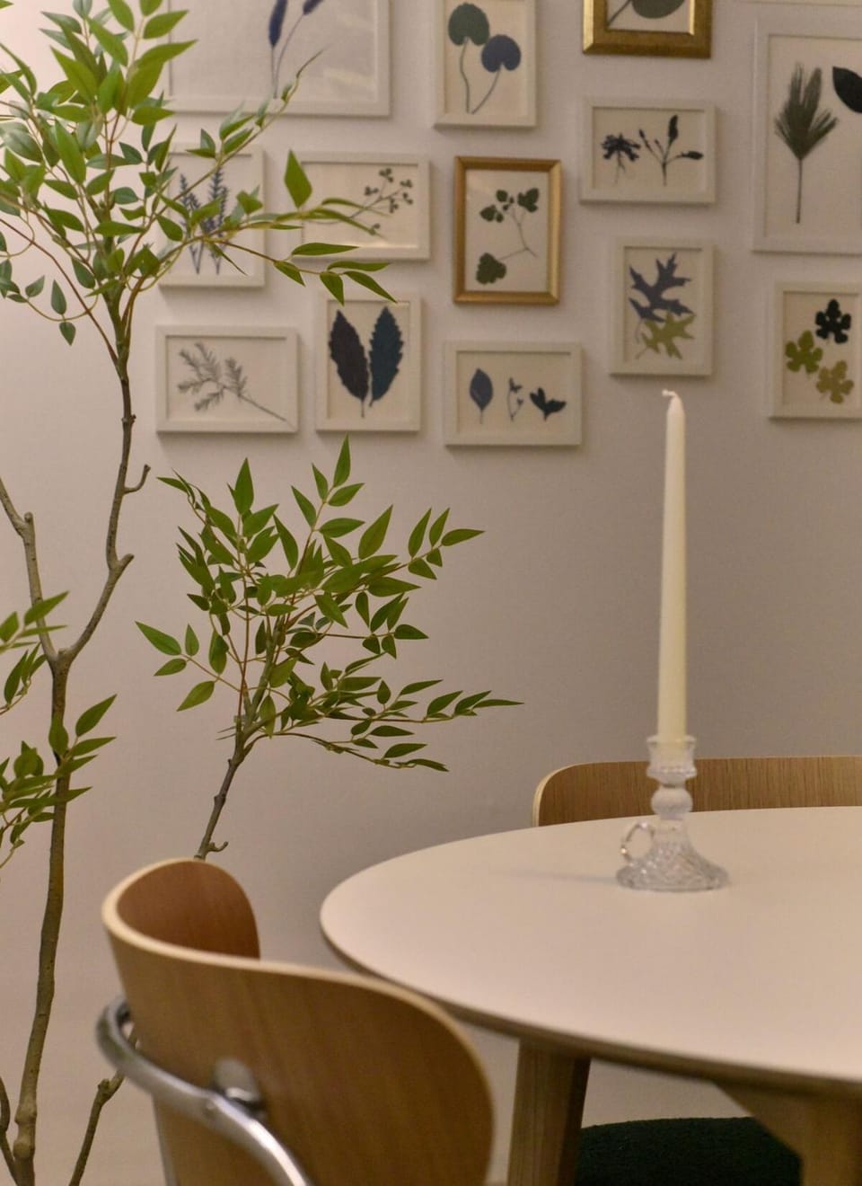 Living room, Decorative detail, Seating area, Dining area