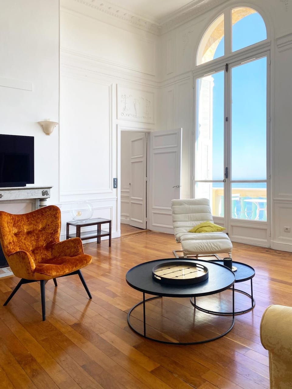 Beautiful period apartment Riviera Palace Apartment in Avenue du Carnier