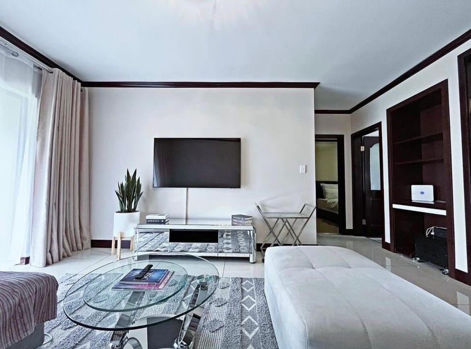 Modern Two Bedroom in Fourways Montecasino Sandton Apartment in Sandton