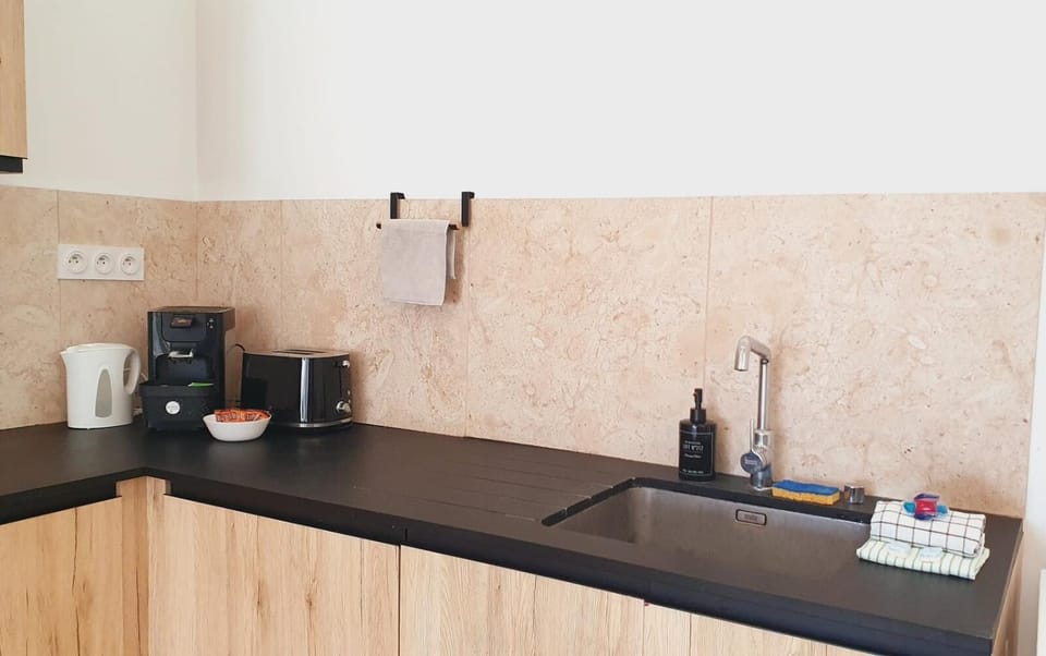 Coffee/tea facilities, toaster, kitchen