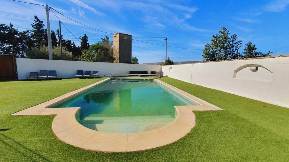 Swimming pool, sunbed
