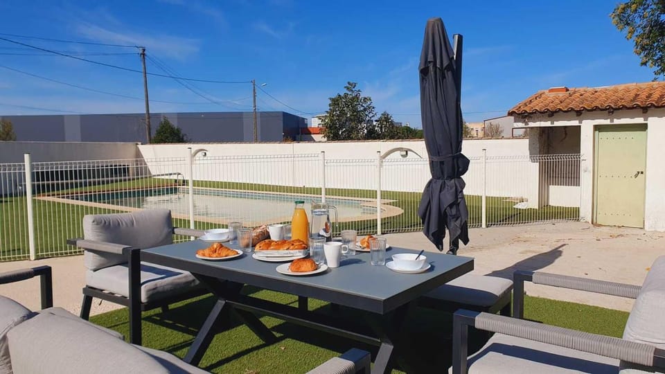 Balcony/Terrace, Dining area, Pool view
