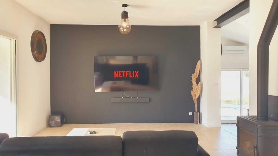 Communal lounge/ TV room, TV and multimedia, Living room, Seating area