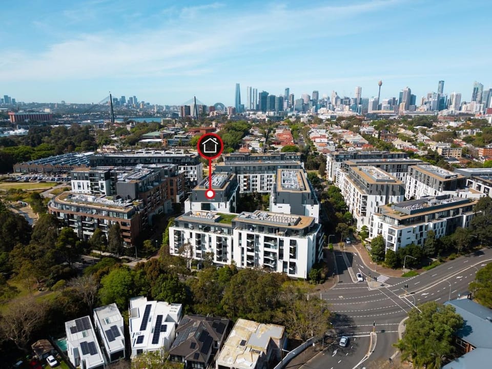Property building, Day, Neighbourhood, Bird's eye view, City view, Location