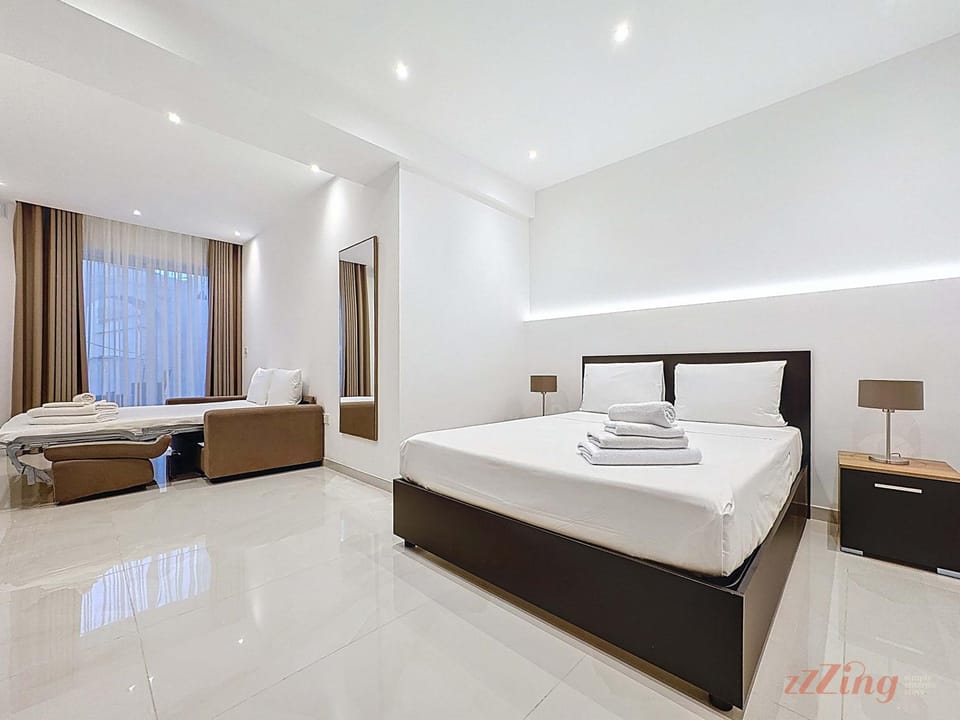 Bed, Bedroom, towels