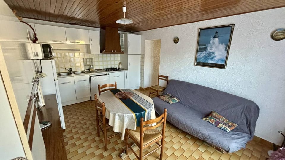 Kitchen or kitchenette, Living room, Dining area