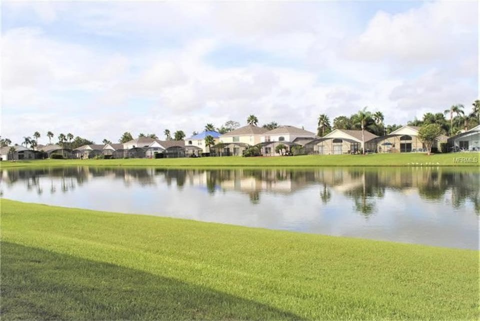 Lake Berkley 5 bedroom 3 bath villa near Disneyland Villa in Kissimmee