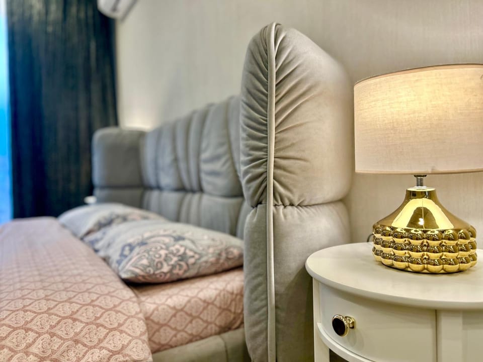 Bed, Living room, Photo of the whole room, Bedroom
