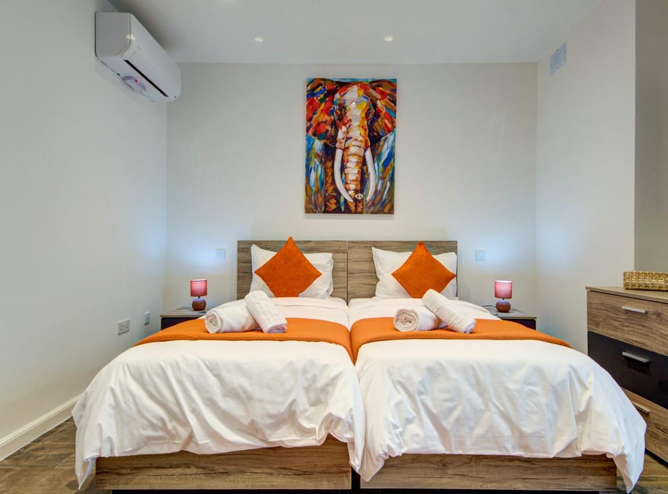 Bed, Photo of the whole room, Bedroom, towels, air conditioner