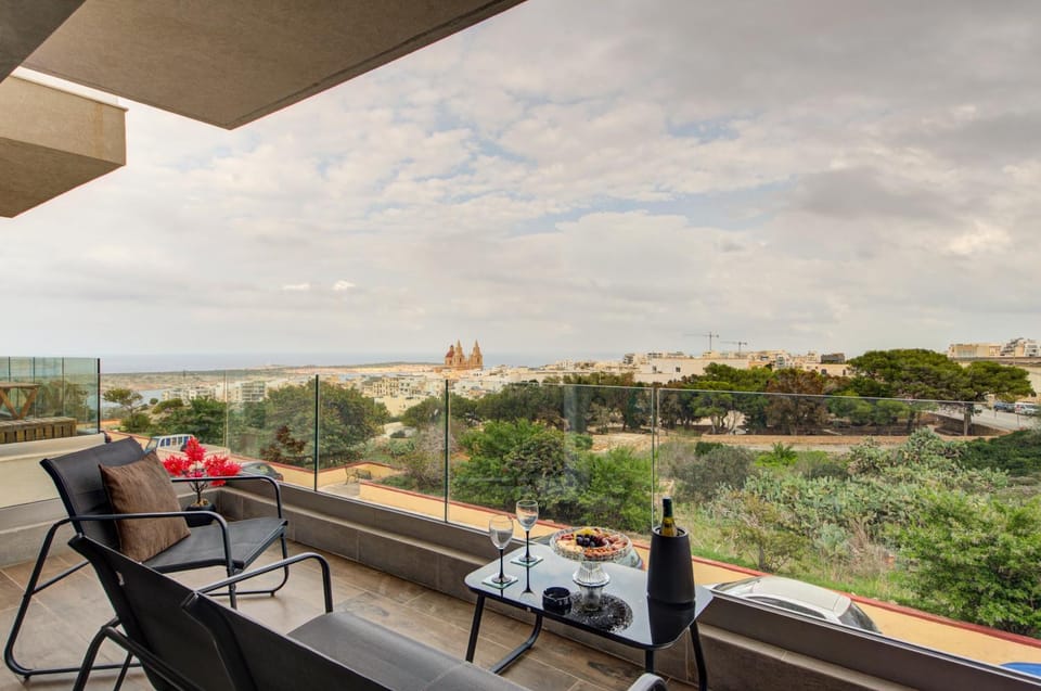 Day, Natural landscape, View (from property/room), Balcony/Terrace, Seating area, City view, Sea view