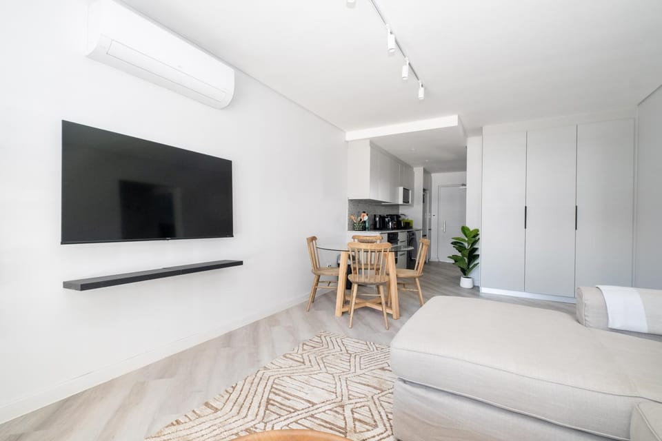 113 Paarl 2 Bedroom Lux Aprt With Parking & Aircon Apartment in Cape Town