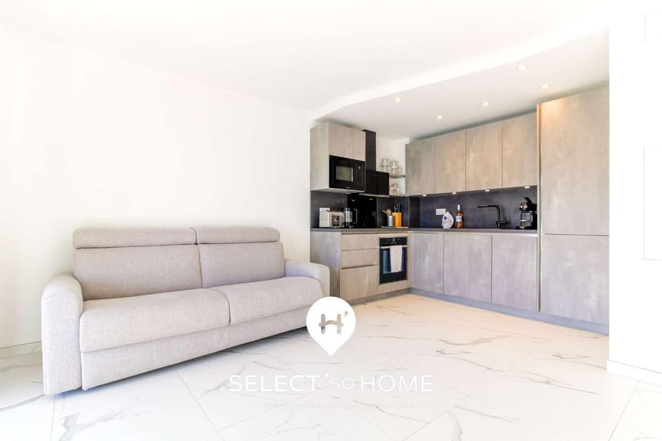 Kitchen or kitchenette, Living room, Seating area, stove