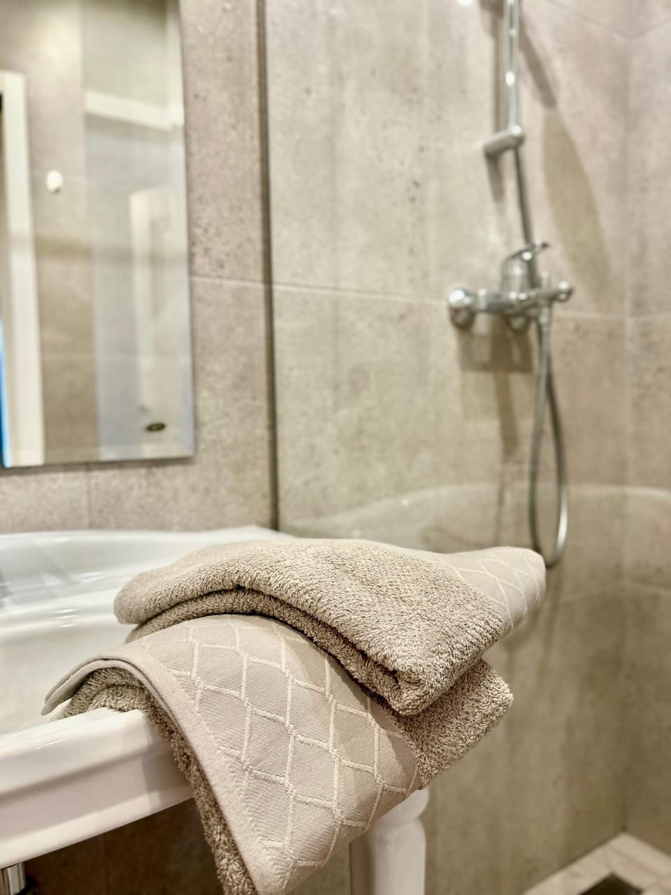 Shower, towels