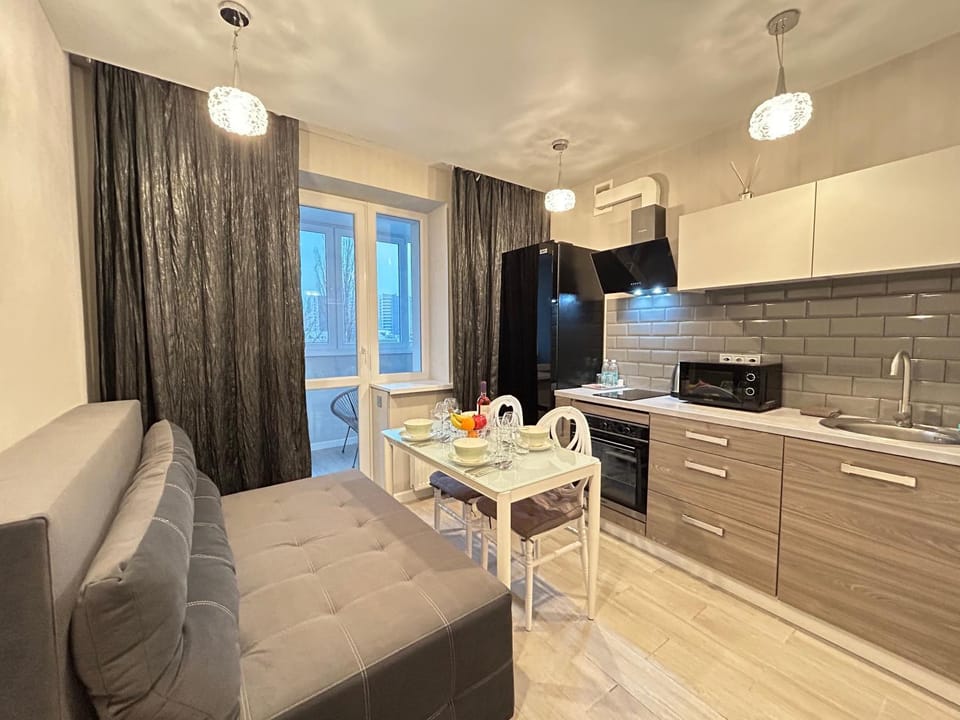 Kitchen or kitchenette, Dining area, oven, stove