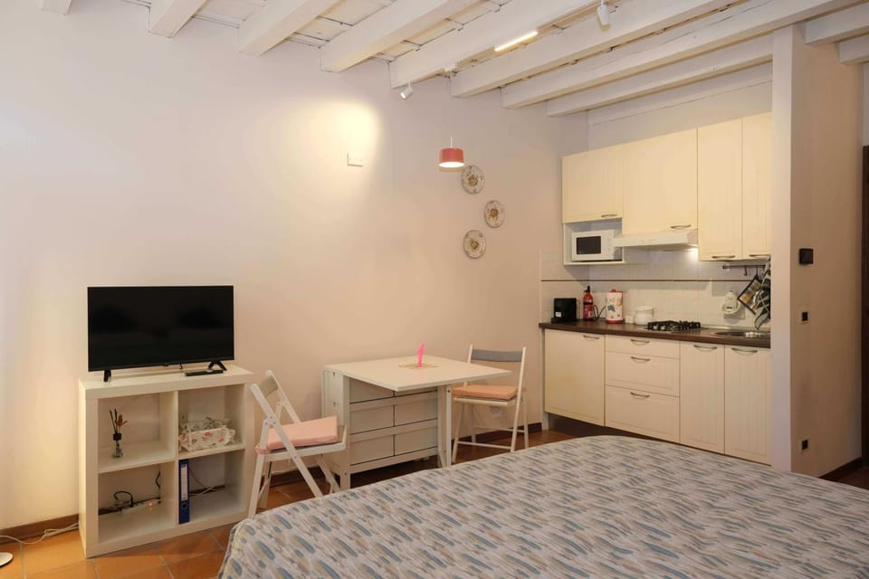 Case VR Holiday - Monolocale Romeo Apartment in Verona