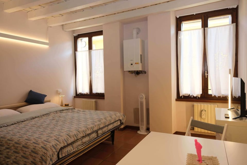 Case VR Holiday - Monolocale Romeo Apartment in Verona