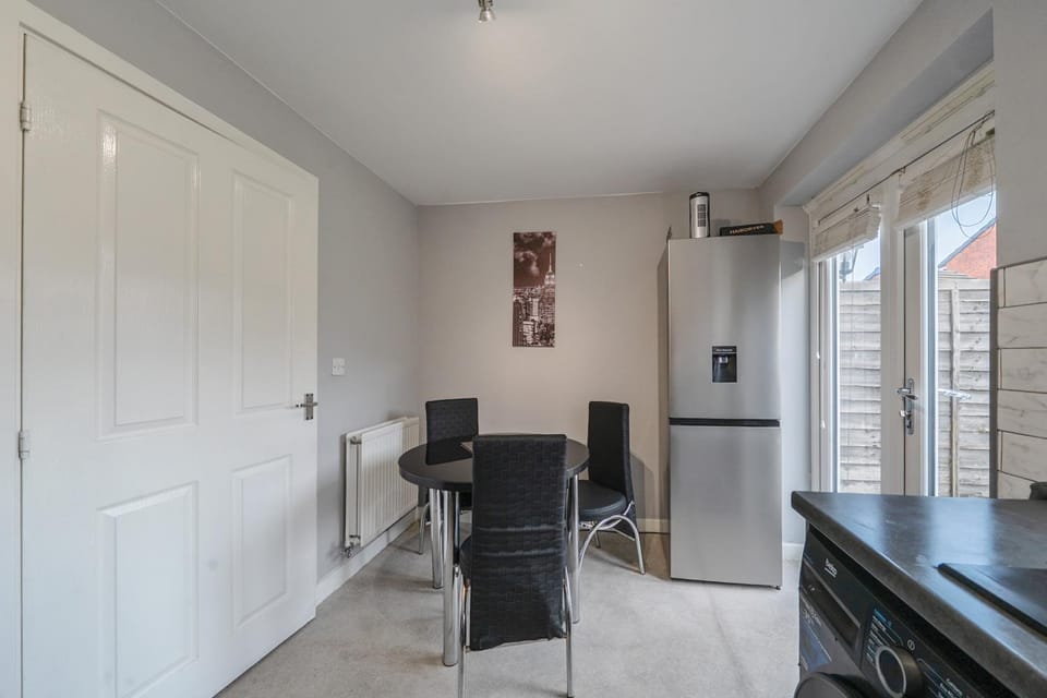 Kitchen or kitchenette, Seating area, Dining area