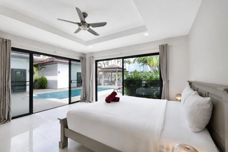 Bed, Photo of the whole room, Bedroom, Pool view, Swimming pool