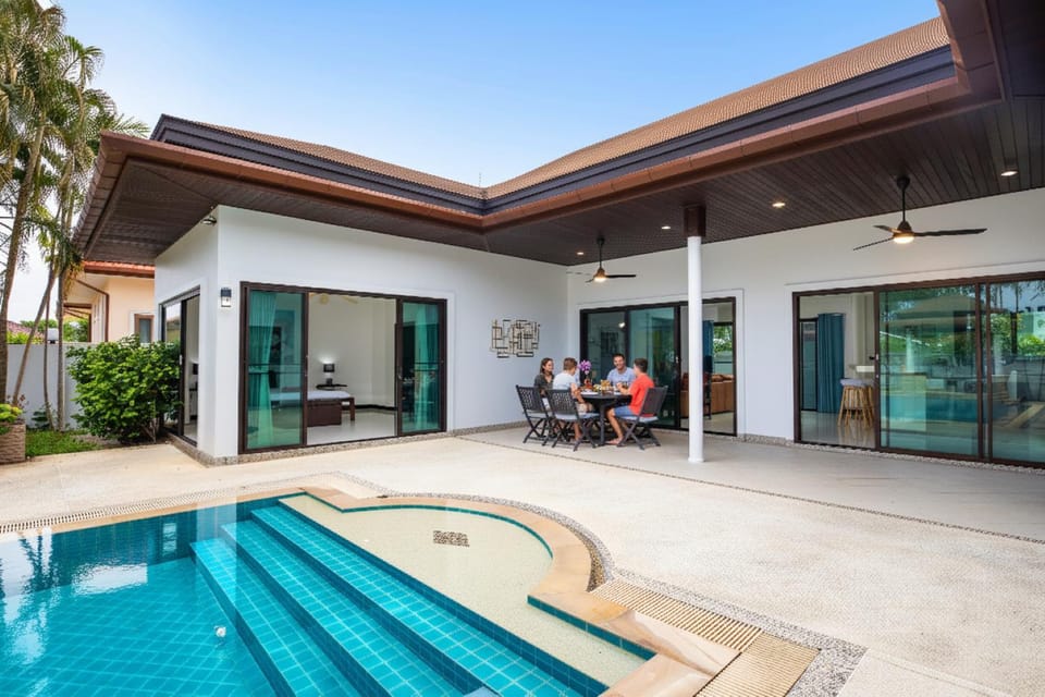 Swimming pool, Dinner