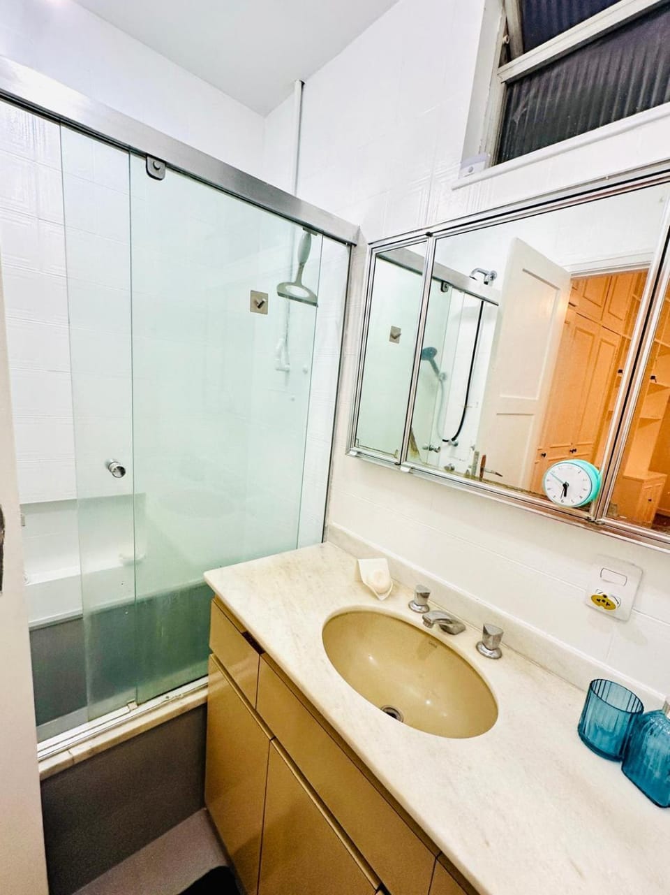 Shower, Bathroom, Bath, towels