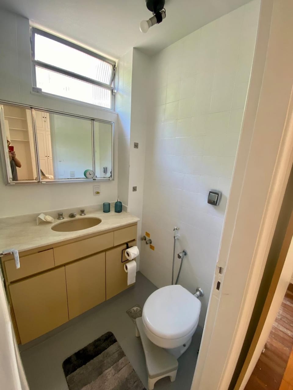 Toilet, Bathroom, towels