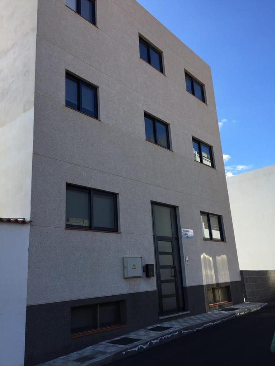 Facade/entrance