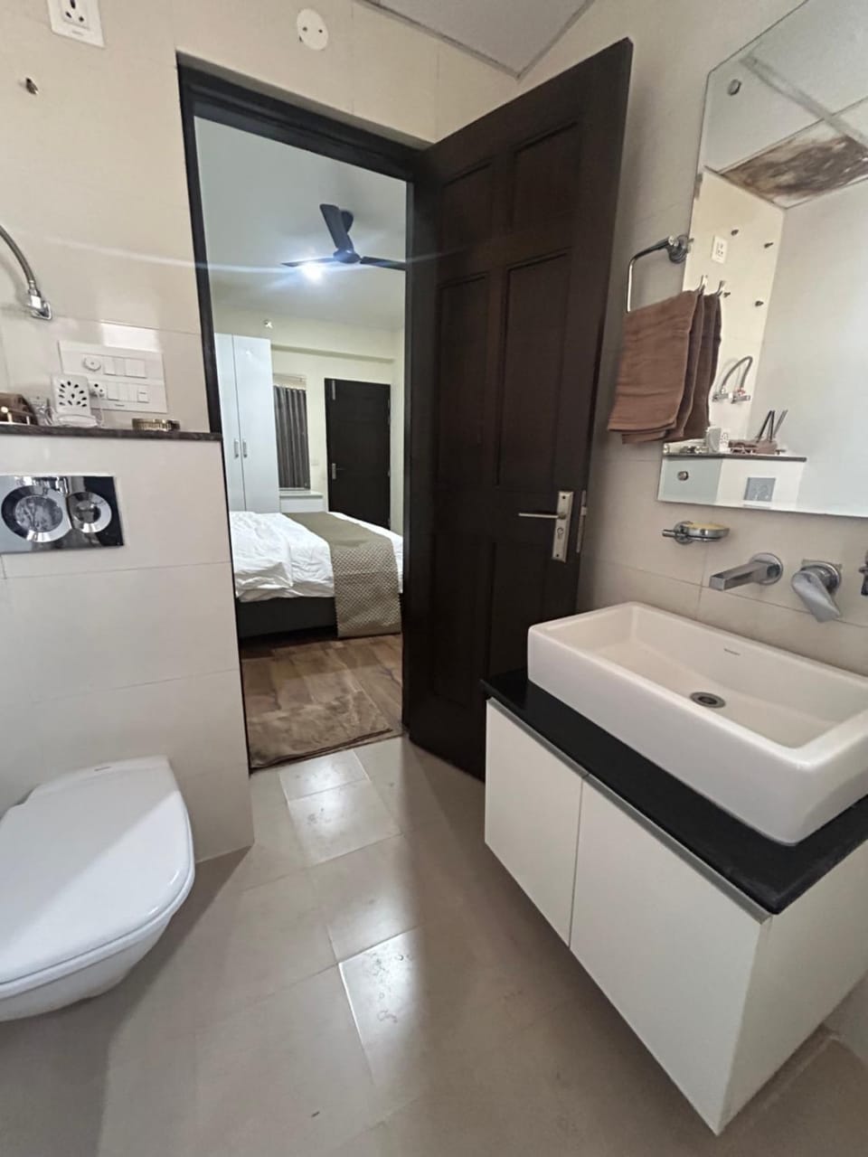 SkyNest - 3BHK - Airport Road Mohali - For Corporate & Families Apartment in Punjab, India
