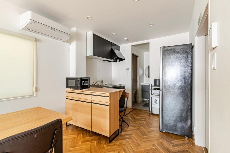 Kitchen or kitchenette, Dining area, stove, air conditioner