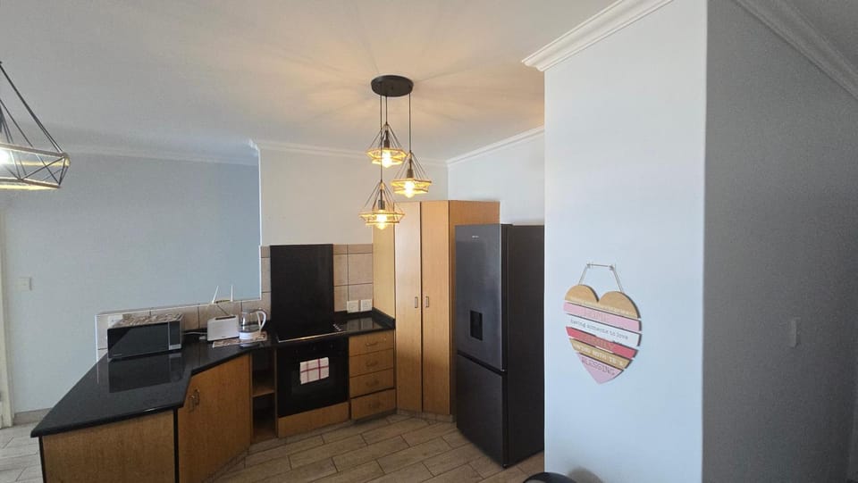 Beachfront 3-Bedroom Apartment with Huge Balcony & Panoramic Sea Views - Amanzimtoti Apartment in KwaZulu-Natal