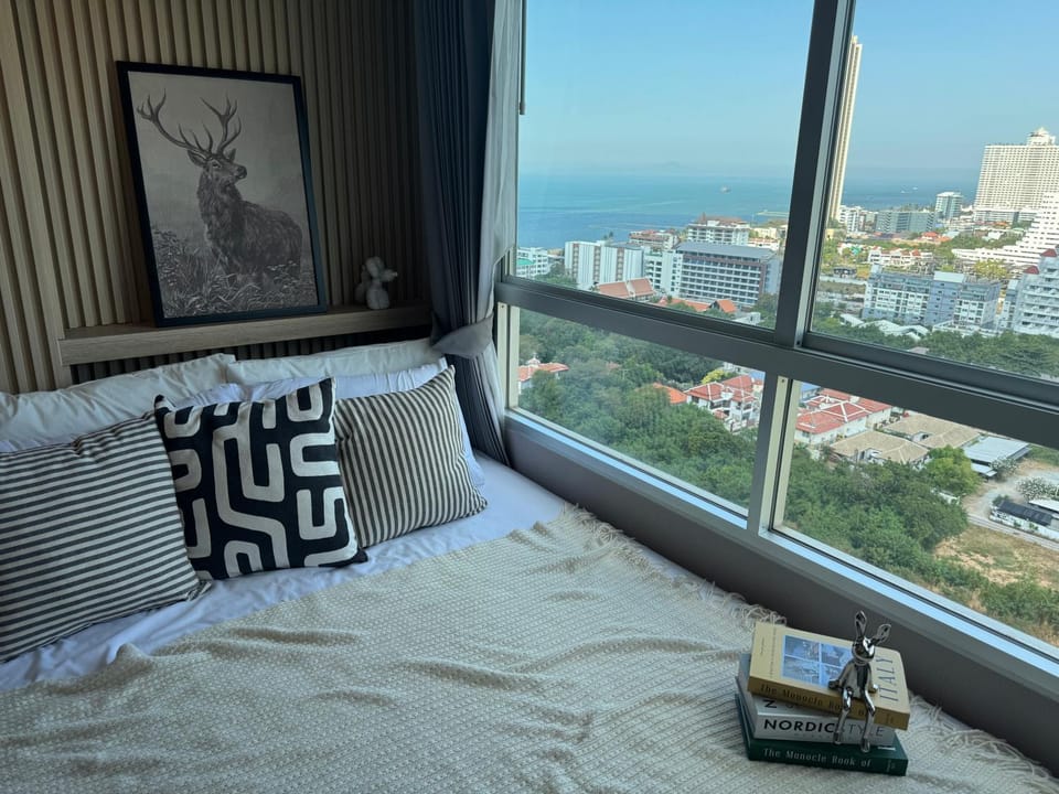 Lumpini Seaview Jomtien Pattaya 21F Apartment in Pattaya City